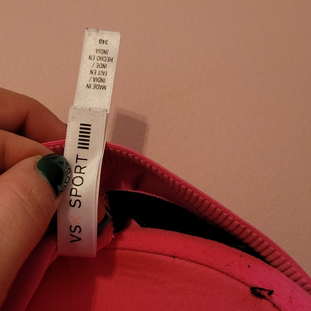 Victoria Secret Maxium Sports Bra - Picture 3 of 4